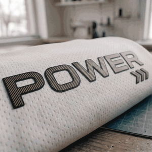 Etiqueta de Silicona Resistente con Logotipo Cortado con Láser, Grabado en Relieve 3D, Impresión por Grabado, Cuadrada, Color Personalizado, Tamaño Personalizado, en Rollo, para Prendas - Product Image 1