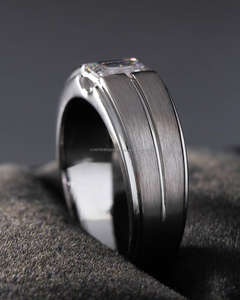 Anillo de diamantes de corte esmeralda de lujo para hombre en oro blanco de 10K/14K/18K, elegante joyería fina para compromiso, boda, aniversario o fiesta. - Product Image 2