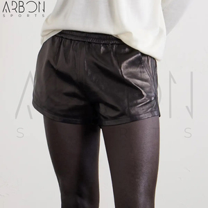 Shorts en cuir véritable pour hommes avec logo personnalisé, streetwear décontracté haut de gamme, mode estivale, coupe confortable, fabricant en gros OEM - Product Image 3