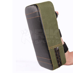 Protector de patadas de espuma resistente para entrenamiento profesional y práctica de habilidades - Product Image 2