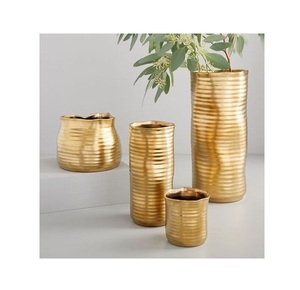 Ensemble de vases de table en laiton faits à la main, design moderne, finition côtelée, pots décoratifs pour l'intérieur de la maison - Product Image 2