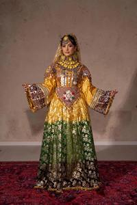 Vestido formal afgano plateado metálico luminoso con exquisito bordado de seda blanca y trabajo artesanal tradicional con espejos. - Product Image 2