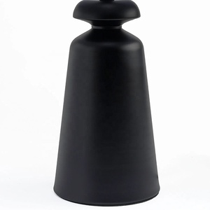 Lámpara de Mesa Metálica Noir Monarch con Acabado Negro Mate, Pantalla de Tela, Base de Hierro Resistente, Iluminación Ambiental Cálida, Decoración para el Hogar - Product Image 2