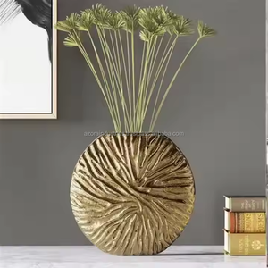 Florero de metal vintage hecho a mano con detalles de arte floral, maceta de metal decorativa para exhibición de mesa por Azora Industries - Product Image 2