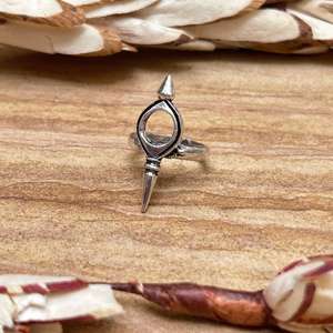 Anillo llamativo de latón con púas góticas para mujer, joyería para bodas y fiestas, acabado plateado oxidado, diseño geométrico, venta al por mayor - Product Image 4