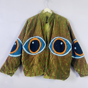 เสื้อแจ็คเก็ตกำมะหยี่ลายตาปีศาจทำมือ – เสื้อโค้ทปักลายสไตล์โบโฮ |   เสื้อผ้าแฟชั่นสตรีทแวร์สำหรับเทศกาลและสวมใส่ทั่วไป - Product Image 1