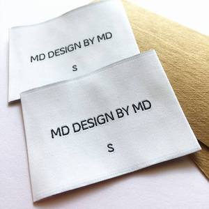 Étiquettes et tags personnalisés en polyester tissé pour vêtements – Écologiques, en rouleau et en forme de drapeau, avec bords thermocoupés pour vêtements - Product Image 5