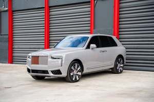 SUV de luxe Cullinan 2025 d'occasion, V12 biturbo de 6,75 L - Product Image 2