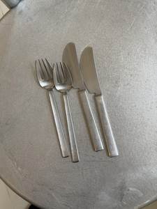 ชุดช้อนส้อมมีดสแตนเลสขัดเงาพรีเมียม ด้ามจับมุก ดีไซน์ล่าสุด - Product Image 6