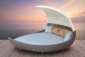 Chaise longue en osier moderne avec auvent et coussins, mobilier de patio extérieur, design contemporain, résistant aux UV, structure grise - Product Image 6