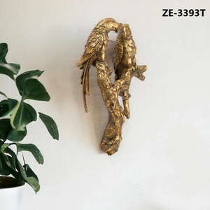 Escultura de Pared de Metal con Pareja de Loros Dorados Antiguos, Decoración de Aves en Rama para Sala de Estar, Dormitorio, Pasillo y Regalos - Product Image 1