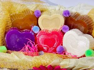 สบู่ทำมือรูปหัวใจ  ไวท์เทนนิ่งจากธรรมชาติ  วัตถุดิบออร์แกนิคได้รับการรับรองมาตรฐาน ISO  บรรจุภัณฑ์กล่องของขวัญลายดอกไม้สุดหรู  ขายส่งสำหรับอาบน้ำ - Product Image 5