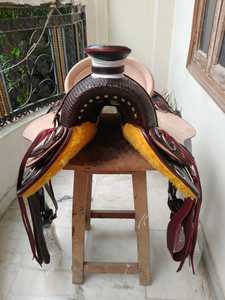 Selle de cheval en cuir occidental de qualité supérieure, véritable selle de cowboy, selle de randonnée artisanale avec siège profond et étriers en bois - Product Image 4