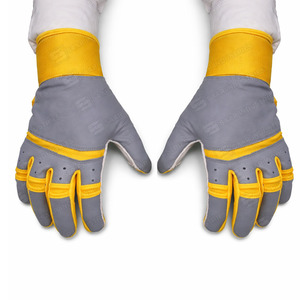 Guantes de Bateo de Béisbol de Cuero Personalizados OEM de Nayab Industries, Cierre de Velcro, Diseño Ambidiestro, Agarre Mejorado en la Palma, Forro Suave - Product Image 5