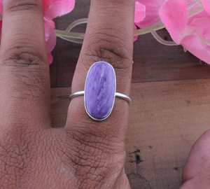 Anillo de Compromiso y Boda para Mujer de Plata de Ley con Cinco Piedras de Amatista Natural de Shree Jaipur, con Engaste de Bisel, de la India - Product Image 2