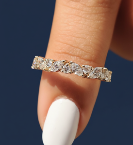 Anillo de compromiso apilable con diamantes cultivados en laboratorio certificados por IGI, corte marquesa, chapado en oro amarillo y rodio, VVS2, 0.58 ct - Product Image 1