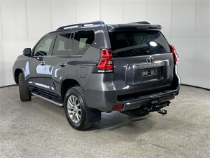 Toyota Land Cruiser Prado 2024 – SUV 4x4 haut de gamme avec confort de luxe et capacité tout-terrain - Product Image 2