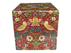 กล่องใส่กระดาษทิชชูไม้ลาย Strawberry Thief โดย blossom craft india - Product Image 2