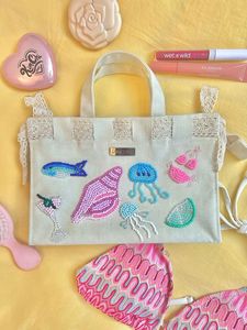Sac fourre-tout bohème chic brodé et perlé avec détails artistiques faits main colorés - Product Image 4