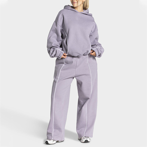 Pantalones Deportivos de Mujer con Logotipo Personalizado, Color Lavanda con Líneas en Contraste, Estilo Holgado Informal, Joggers de Felpa, Calidad Premium - Product Image 4