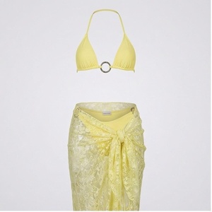 Ensemble de yoga 2 pièces imprimé papillon bleu avec finition dorée, body à col en V profond et jupe portefeuille longueur genou - Product Image 1