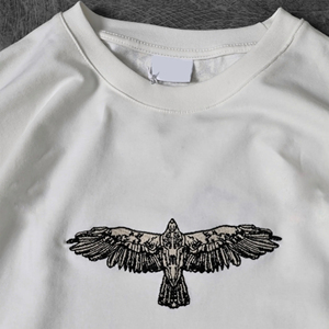 T-shirt graphique couleur unique, best-seller, en coton et polyester tricoté sur mesure, col en V, manches courtes, séchage rapide, écologique, pour homme, OEM - Product Image 3