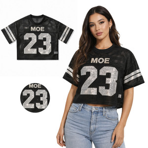 Camiseta de fútbol americano negra personalizada con lentejuelas para mujer, estilo crop de malla con letras de diamantes de imitación, oversize, estilo Y2K, para el día del partido, OEM - Product Image 1