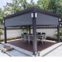 Pergola autonome à lames orientables avec structure en métal graphite et toit rigide pyramidal pour villas et jardins en bois