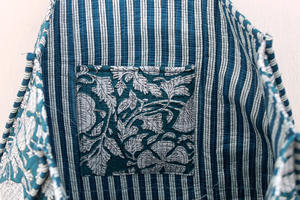 Bolsa de Mano Grande Reversible de Algodón Acolchado Estampada a Mano, Ecológica para Compras, Bolsa de Supermercado, Hecha a Mano, Estilo Bohemio - Product Image 6