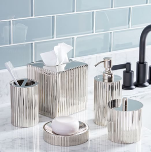 Juego de accesorios de baño de lujo en oro antiguo con un elegante acabado de metal cepillado y martillado, disponible a precios de mayorista. - Product Image 3