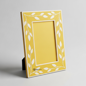 Cadre photo de luxe en os jaune incrusté, fait main, motif floral - Product Image 1