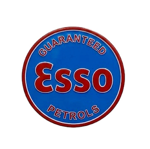 Letrero Metálico Redondo Vintage Esso Guaranteed Petrols, Placa Metálica con Logotipo Rojo y Azul, Decoración de Pared para Gasolinera o Garaje - Product Image 1