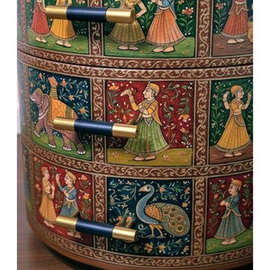 Cesta Redonda para Pan de Madera de Acacia Hecha a Mano - Pintada a Mano en Rajasthani, Venta al Por Mayor - Product Image 4