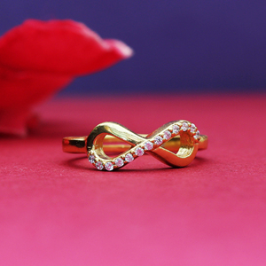 Bague infini dorée élégante et brillante - Accent diamant - Bijou élégant pour femmes et filles à porter lors de mariages et autres occasions - Product Image 3