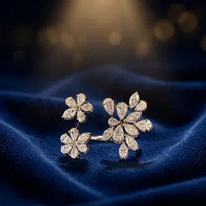 Bague de fiançailles et de mariage pour femme, style romantique, avec diamant taille marquise en grappe florale, certifiée IGI, sertie à griffes en or, bijoux fins - Product Image 2