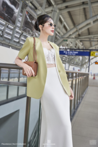 Blazer élégant pour femme, vert menthe, décontracté, pour le bureau, manches courtes, sans col, avec bordure contrastée, veste cintrée SAYA - Product Image 3