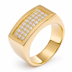 Anillo de cóctel geométrico de moissanita chapado en oro amarillo con corte brillante redondo y engaste de canal, joyería hiphop para hombre, ideal para regalos. - Product Image 2