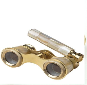 Gafas de ópera clásicas en tono dorado con un acabado y mango de nácar brillante. Elegante y disponible a precios de mayorista. - Product Image 1