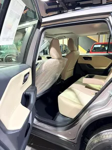 Prêt à être expédié – Toyota RAV4 XLE 2025, 5 places, toutes options, d'occasion, à vendre - Product Image 4