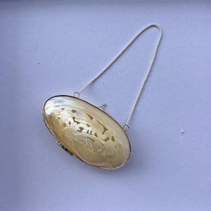 กระเป๋าคลัทช์ทรงโมเดิร์นทำมือรักษ์โลก พร้อมสายสะพายมุก - Product Image 6