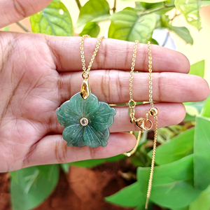 Collar con Colgante de Aventurina Verde de Lujo con Incrustaciones Florales y Circonitas Brillantes, Cadena Chapada en Oro de 18K, Gema Natural para Boda - Product Image 6