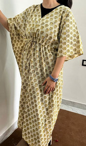 Vestido Kaftan Estampado de Algodón Premium para Mujer, Corte Holgado y Diseño Bohemio Elegante - Product Image 2