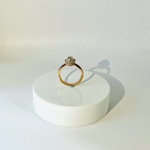 Anillo de Compromiso de Lujo para Mujer en Oro Rosa de 14K con Diamante Natural de Corte Brillante Redondo y Diamantes Laterales Incrustados Color H - Product Image 1