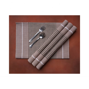 Lifestyle Dining 100% Coton Brodé Lavande 14x20 140 GSM Léger Éthique Fait GOTS Certifié Tapis De Table En Gros - Product Image 1
