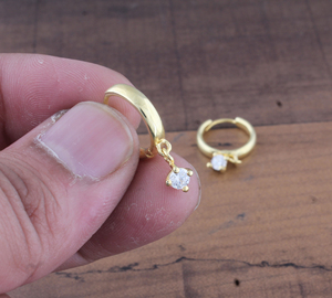 Pendientes de Diseño con Circonitas Cúbicas, Lujosos, Chapados en Oro de 925, Forma Única, Joyería de Moda para Mujer, Venta al Por Mayor - Product Image 3