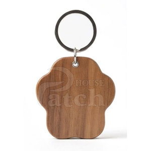 Llavero de madera personalizado, grabado, hecho a mano, para regalos, bolsos, accesorios y uso diario. - Product Image 3