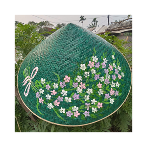 Chapeau conique traditionnel naturel fabriqué à la main en feuilles de palmier, chapeau de soleil vietnamien en paille pour le travail en extérieur et le tourisme - Product Image 4