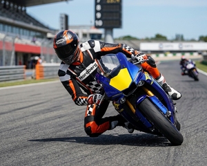 Combinaison de course moto en cuir certifiée CE UKCA, vêtement homologué AAA, options en cuir de vachette + cuir de kangourou, 1 pièce et 2 pièces - Product Image 2