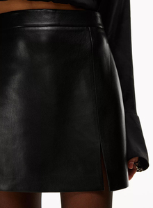 Jupe courte en similicuir taille haute pour femme, fente asymétrique, couleur unie, style brillant et sexy, toutes saisons - Product Image 6