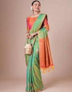 Sari de Fiesta KV para Mujer, de Seda Pura Verde, con Diseño Tradicional Tejido a Mano, con Blusa Sin Costuras, Antiarrugas y que Absorbe la Humedad - Product Image 1